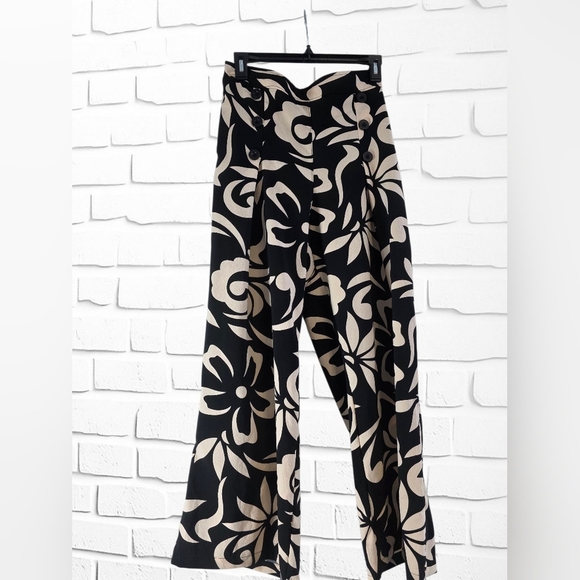 Celestina Black And Beige Floral Design Wide Leg Pants Size Small - Picture 1 of 6